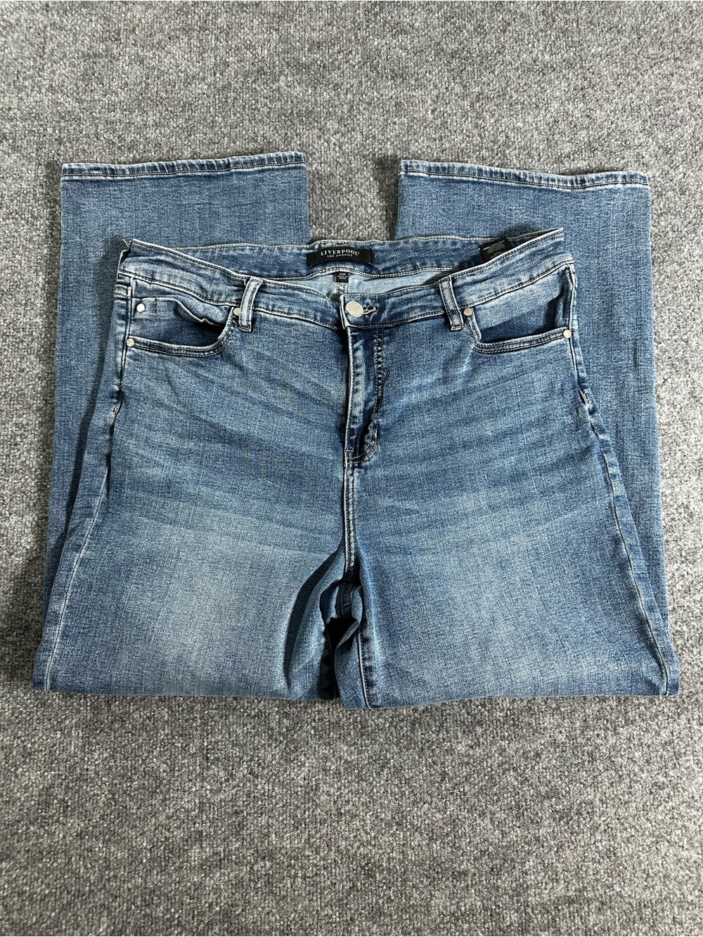 Liverpool Women's Straight-Leg Jeans in Light Blue Wash